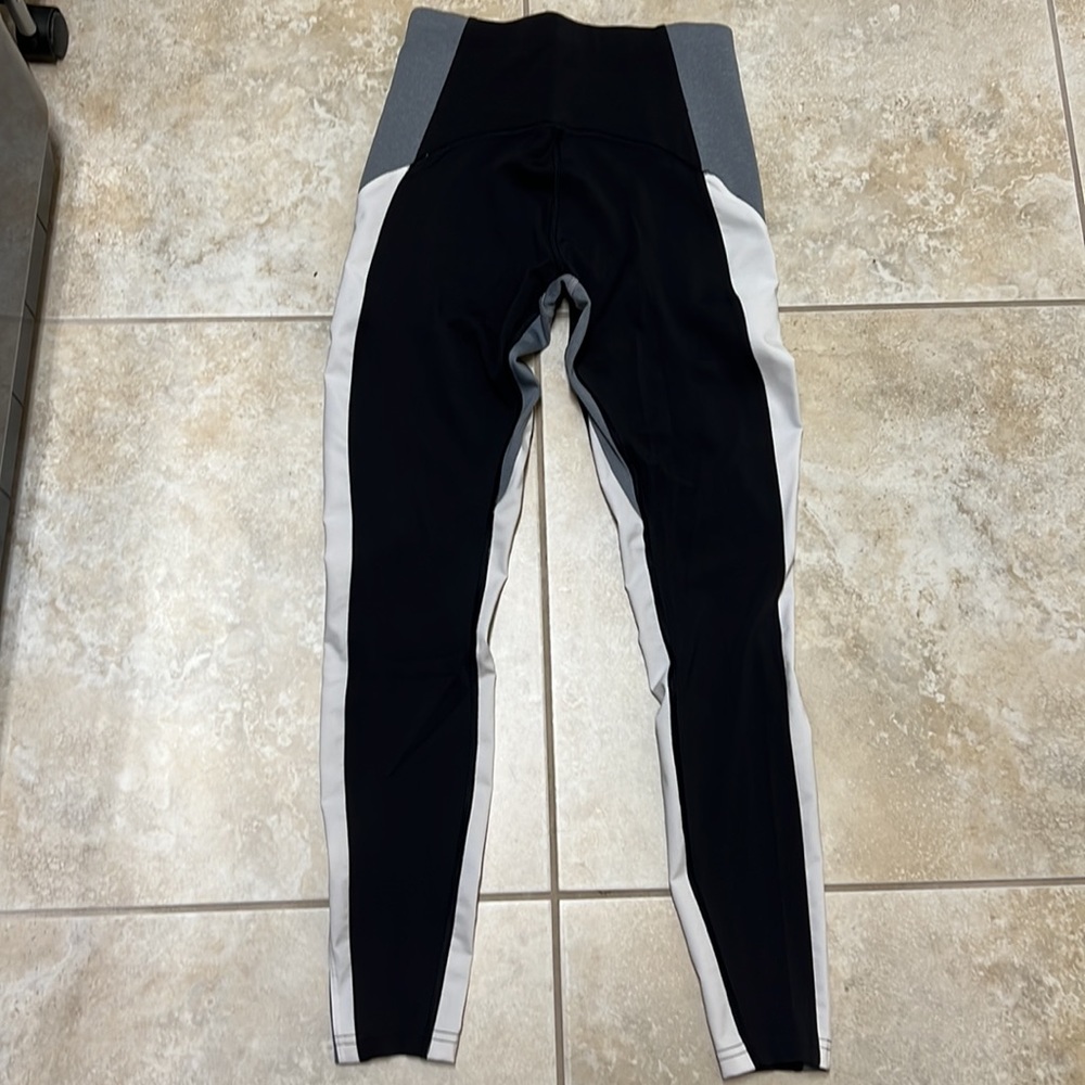 Athleta crest colorblock tight small black, gray white - Picture 9 of 11